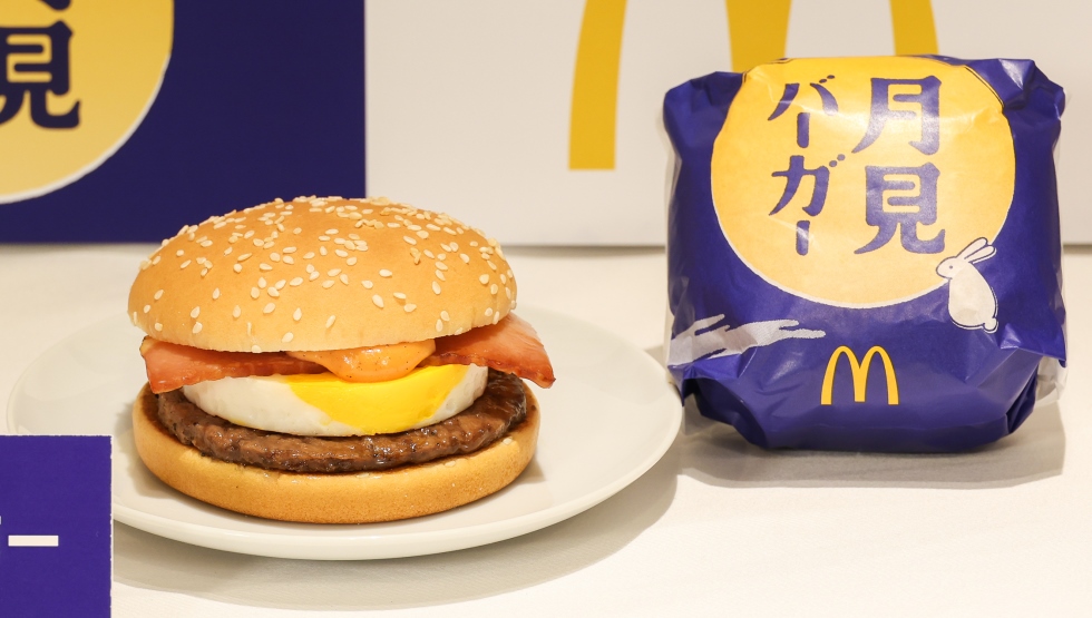 McDonald's "Tsukimi" Burgers and More: A Review of All 8 New Items!