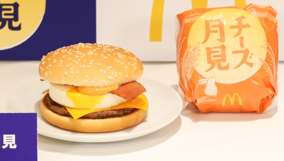 McDonald's "Tsukimi" Burgers and More: A Review of All 8 New Items!