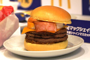 McDonald's "Tsukimi" Burgers and More: A Review of All 8 New Items!