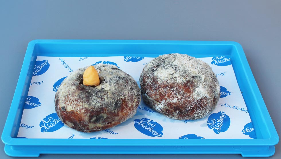 "Neo nice donut? Custard" and "Neo nice donut?"